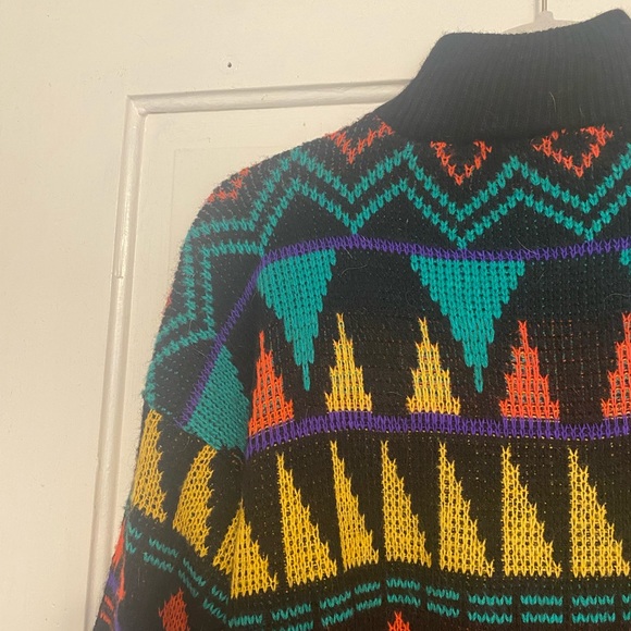 Colorful Patterned Sweater - Picture 5 of 5
